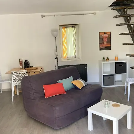 Daire Maison Kyprea: /duplex , Spacieux, Confort Avec Terrasse Exterieure Privee, Parking Privatif , Vue Pittoresque Sur La Citadelle De Et Les Montagnes.