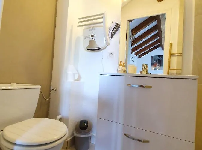 Apartment Maison Kyprea: /duplex , Spacieux, Confort Avec Terrasse Exterieure Privee, Parking Privatif , Vue Pittoresque Sur La Citadelle De Et Les Montagnes. *