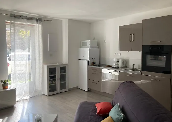 Maison Kyprea: /duplex , Spacieux, Confort Avec Terrasse Exterieure Privee, Parking Privatif , Vue Pittoresque Sur La Citadelle De Et Les Montagnes. Apartment