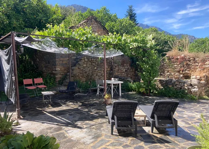 Maison Kyprea: /duplex , Spacieux, Confort Avec Terrasse Exterieure Privee, Parking Privatif , Vue Pittoresque Sur La Citadelle De Et Les Montagnes.