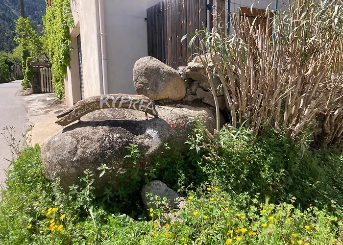 Apartment Maison Kyprea: /duplex , Spacieux, Confort Avec Terrasse Exterieure Privee, Parking Privatif , Vue Pittoresque Sur La Citadelle De Et Les Montagnes. *